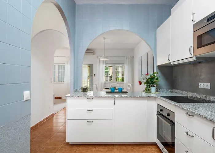 Alpesi faház Beautiful House With Sea Views And Private Pool